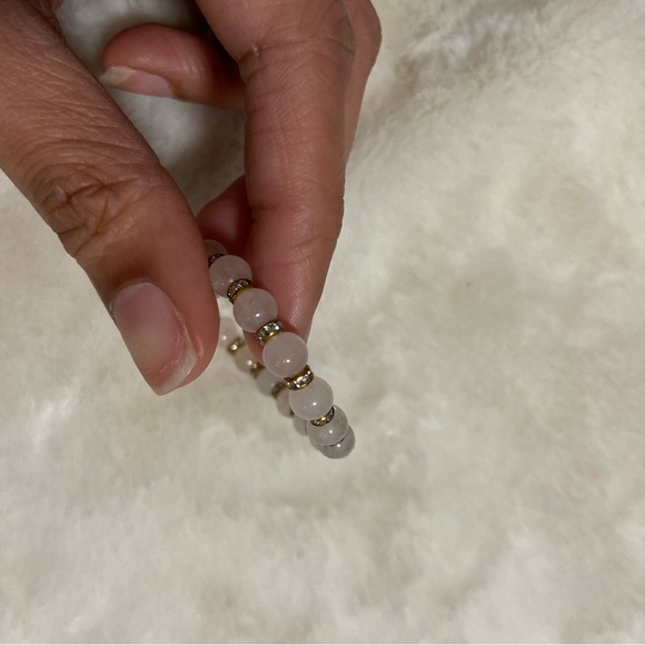 Handmade rose quartz and gold beaded bracelet - Picture 2 of 6